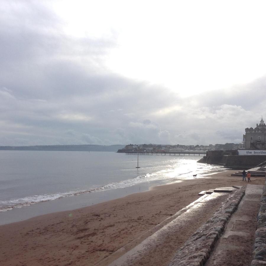 Pink House ,Opposite Beach ,Sleeps 6 , 2 Bedroom Ground Floor Self Contained Garden Flat , Private Entrance , Kitchen , Guaranteed Parking ,Wifi , Movies ,Bathroom ,Fridge , Microwave ,Bedroom 1, Double Bed & 2 Single Beds ,Bedroom 2 , Double Bed Paignton Zewnętrze zdjęcie