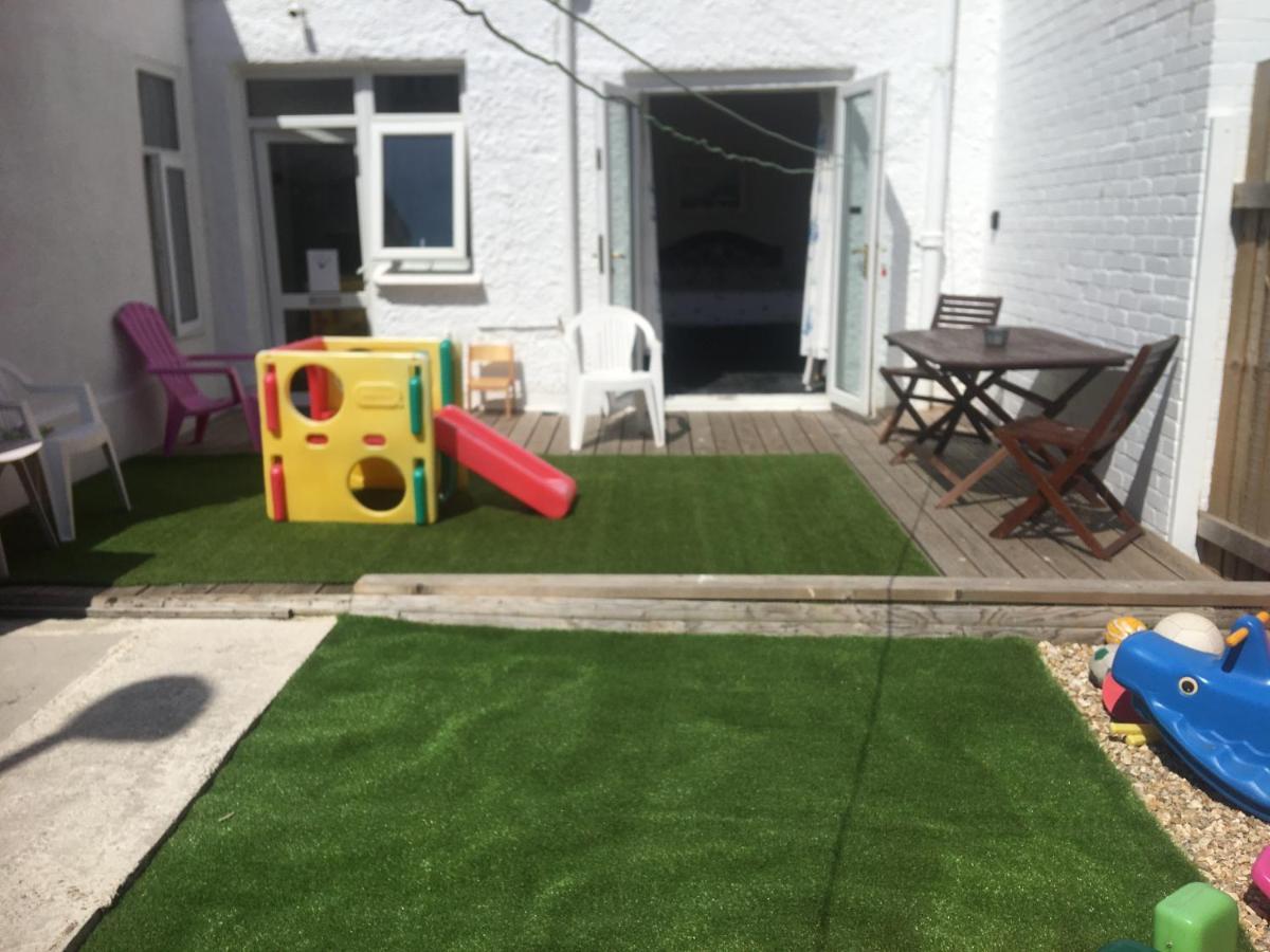 Pink House ,Opposite Beach ,Sleeps 6 , 2 Bedroom Ground Floor Self Contained Garden Flat , Private Entrance , Kitchen , Guaranteed Parking ,Wifi , Movies ,Bathroom ,Fridge , Microwave ,Bedroom 1, Double Bed & 2 Single Beds ,Bedroom 2 , Double Bed Paignton Zewnętrze zdjęcie